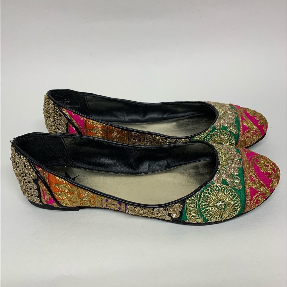 Beautiful shoes size 7 but fits more like 6 1/2